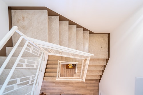 Apartment 'Ognissanti' with Private Terrace, Wi-Fi and Air Conditioning