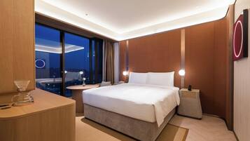 Superior Single Room, 1 King Bed, Non Smoking | Living area | 65-cm TV with cable channels, pay movies, printers