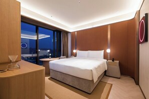 Superior Single Room, 1 Katil Raja (King), Non Smoking | Ruang tamu | 65 cm televisyen dengan kabel, filem berbayar, pencetak