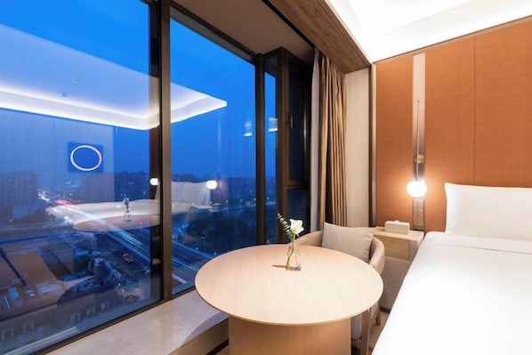 Comfort-Doppelzimmer, Stadtblick | Schallisolierte Zimmer, Bügeleisen/Bügelbrett, kostenloses WLAN