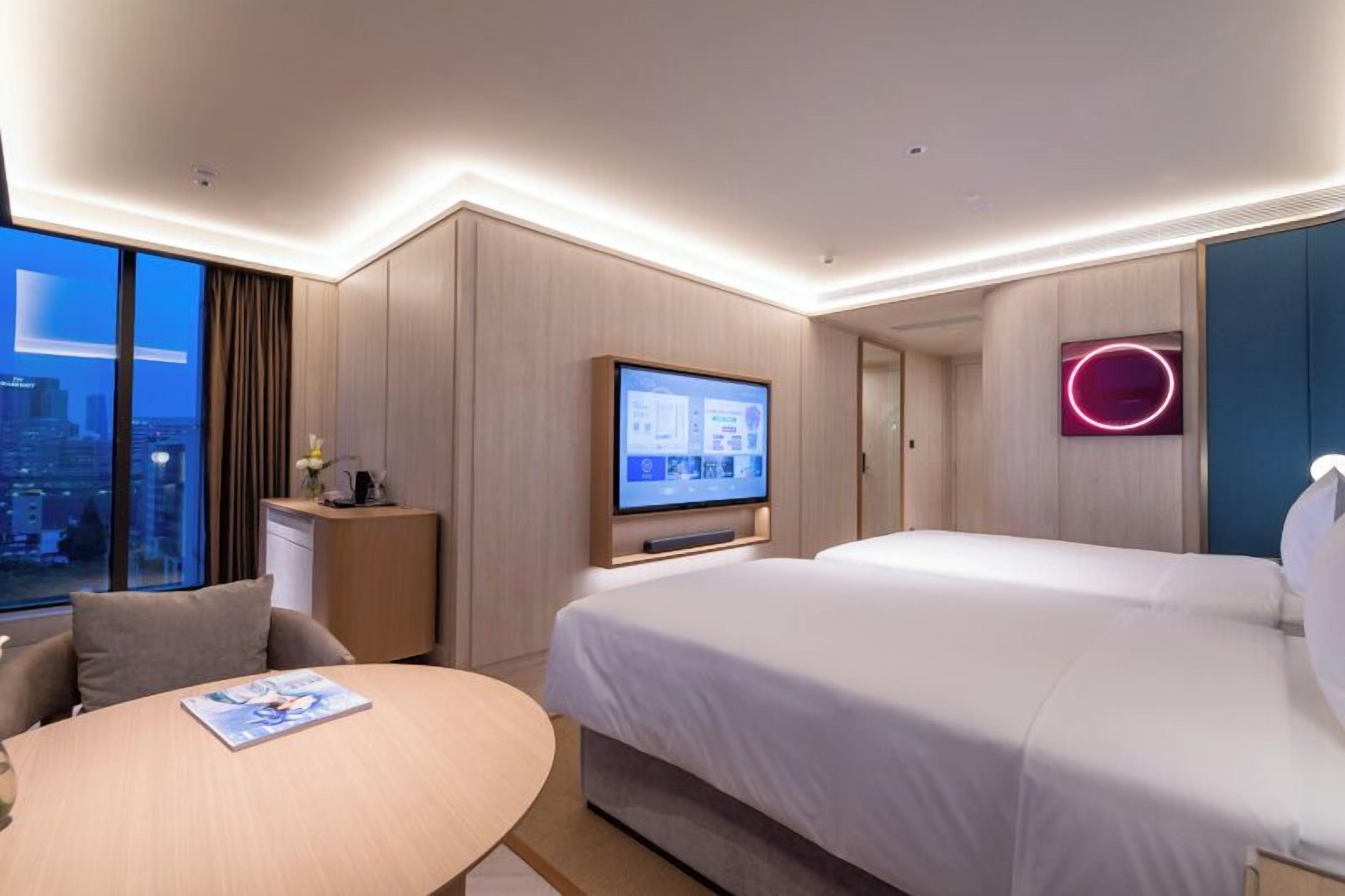 Comfort Double Room, Canal View | Kalis bunyi, seterika/papan seterika, Wi-fi percuma, cadar katil 