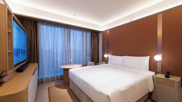 Superior Single Room, 1 King Bed, Non Smoking | Soundproofing, iron/ironing board, WiFi (free), bed sheets