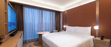 Superior Single Room, 1 King Bed, Non Smoking | Soundproofing, iron/ironing board, WiFi (free), bed sheets