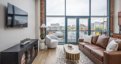 Cozy, Modern Bay Views for Six!