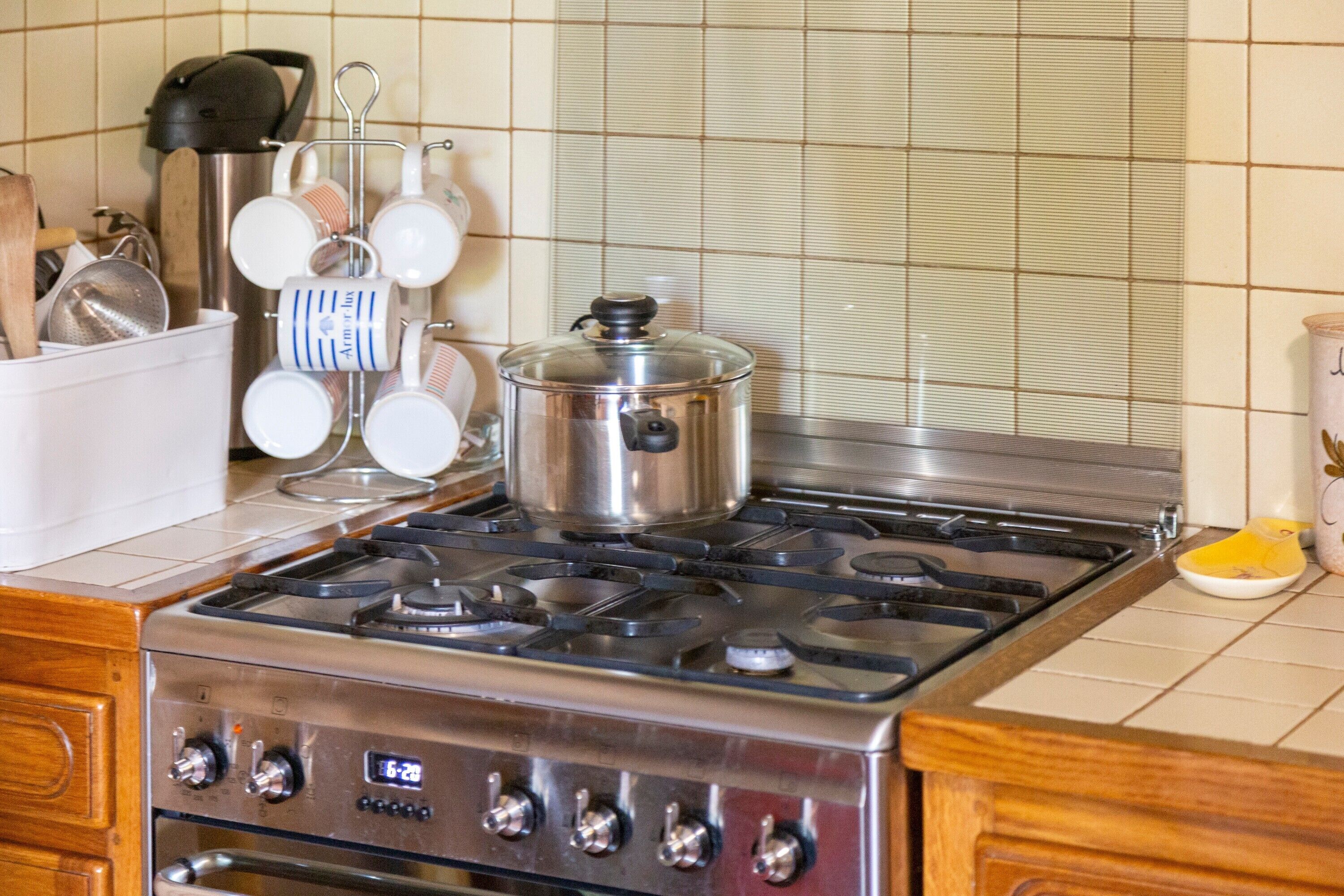 Refrigerador, microondas, horno, placa de cocina