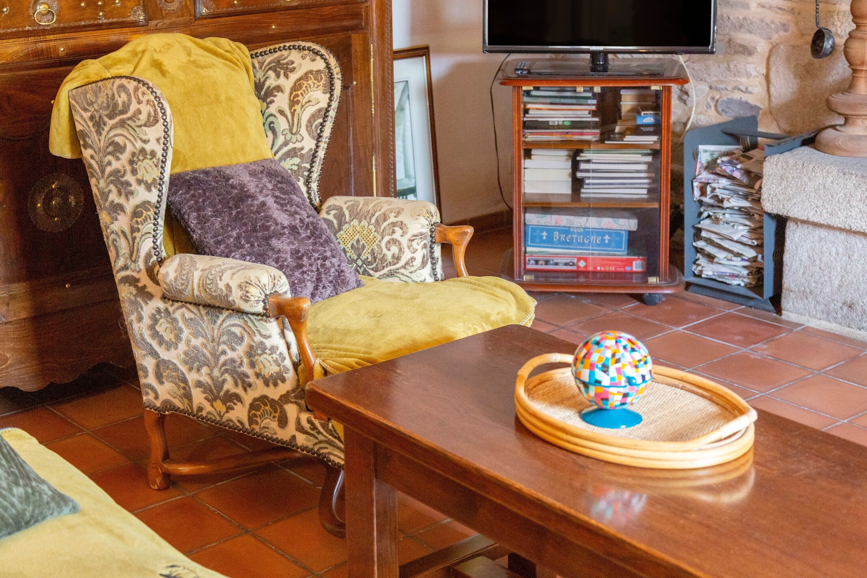 Télévision, cheminée