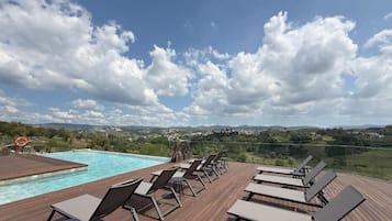 Sæsonbestemt udendørs pool