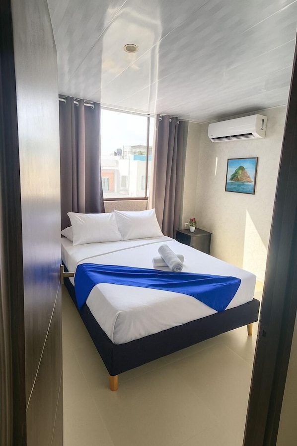 Chambre Prestige double, vue sur la ville | Accès au Wi-Fi (inclus), literie fournie