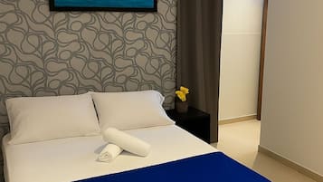 Premium-herbergi með tvíbreiðu rúmi - borgarsýn | Ókeypis þráðlaus nettenging, rúmföt