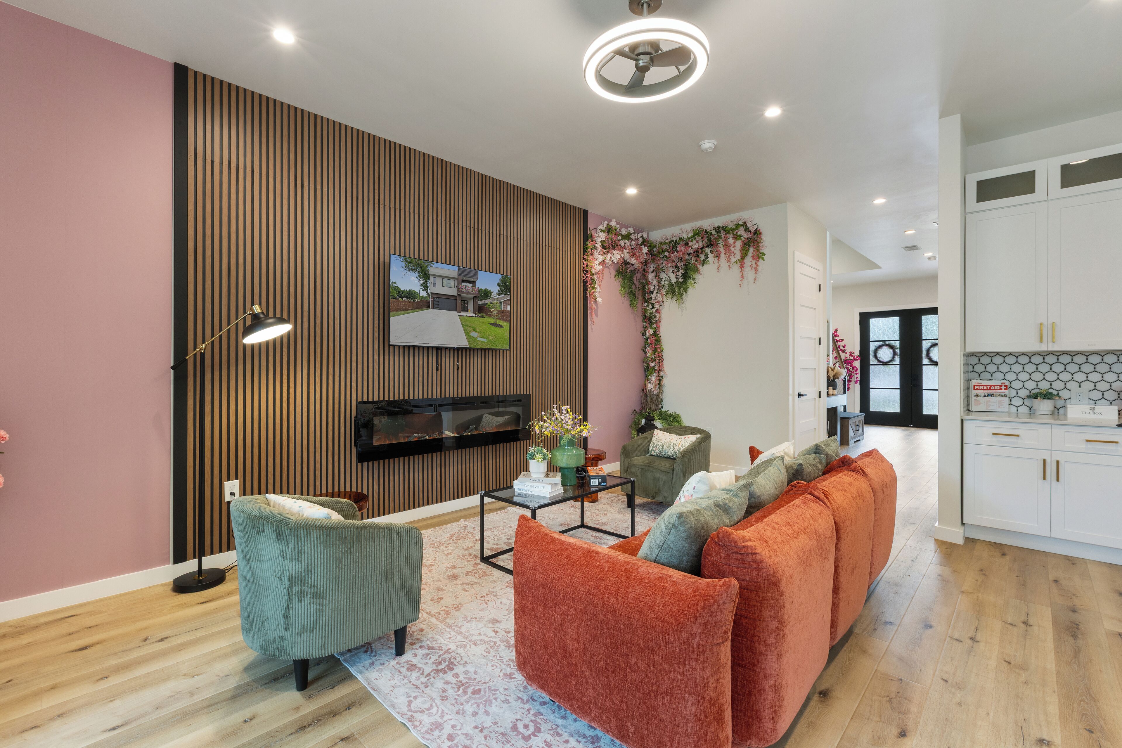 Téléviseur connecté, foyer, livres