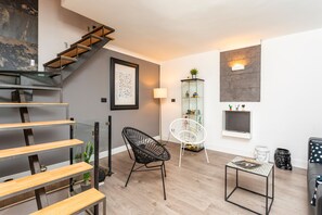 Interior - Apartment 'Santa Maria' with Mountain View, Wi-Fi and Air Conditioning (Castiglione di Sicilia)