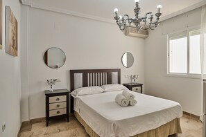 3 bedrooms, iron/ironing board, free WiFi, bed sheets - Apartment 'Apartamento 5 Caballeros' with Balcony, Wi-Fi and Air Conditioning (Puente-Genil)