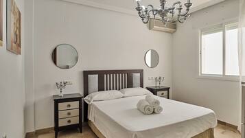 3 slaapkamers, een strijkplank/strijkijzer, gratis wifi, beddengoed