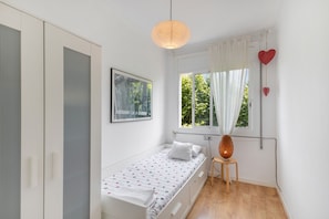 3 slaapkamers, een strijkplank/strijkijzer, gratis wifi, beddengoed