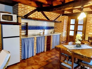 Private kitchen - AR. La Tablá - 4 people.disconnect in Asturias in the middle of nature. (Alles)