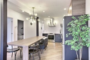 3 室のベッドルーム、アイロン / アイロン台、WiFi、ベッドシーツ