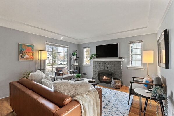 TV connectée, cheminée, espaces bureaux