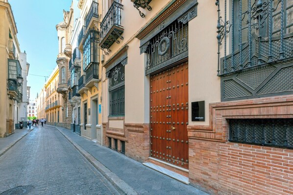 Exterior detail - Exclusive Apartment in the heart of Seville. Tomás de Ibarra III (Seville)