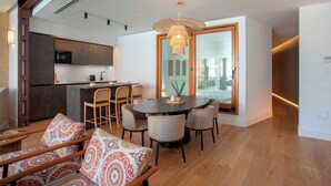A modern kitchen with a dining area, wooden flooring, and a large window. - Genteel Home Tomás de Ibarra IV (Seville)