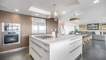 Luxury House, Multiple Beds, Pool Access, Mountain View (Stradella View) | Private kitchen | Fridge, microwave, oven, stovetop