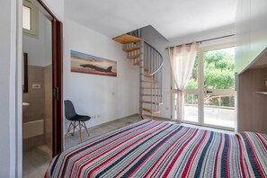 1 chambre, fer et planche à repasser, draps fournis