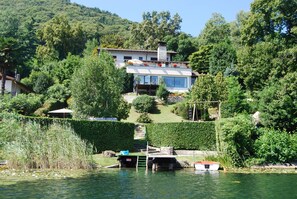 Exterior - Waterfront Villa with private dock at Lago di Monate (Sito delle Querce)