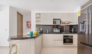 Appart'hôtel Deluxe, balcon, vue baie | Cuisine privée