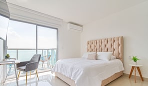 Appart'hôtel Deluxe, balcon, vue baie | 2 chambres, rideaux occultants, fer et planche à repasser, Wi-Fi gratuit