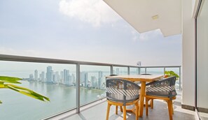 2 bedrooms, blackout curtains, iron/ironing board, free WiFi - Infinitum Cartagena By HostPro (Cartagena)