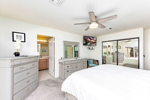 4 bedrooms, desk, free WiFi, bed sheets