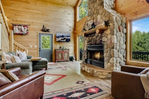 TV, fireplace - County Highway - Trail Access, Lake Access, Sleeps 23 (Minong)