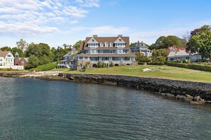 Exterior - Waterfront Estate in Groton – 10 Bedrooms, Private Pier, & Beach Access (Groton)