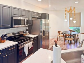 Micro-ondes, four, plaque de cuisson, lave-vaisselle