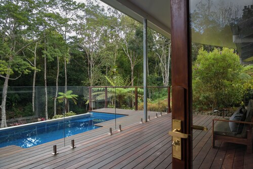 Romantic Pool House for Couples | PRIVATE Pool & Deck in the Byron Hinterland