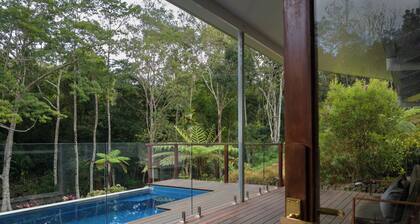 Romantic Pool House for Couples | PRIVATE Pool & Deck in the Byron Hinterland