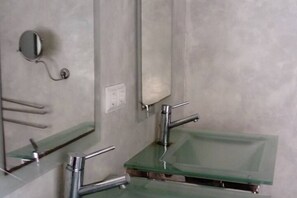 淋浴設備、風筒、坐浴桶、提供毛巾