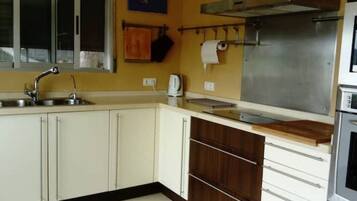 Fridge, microwave, oven, coffee/tea maker