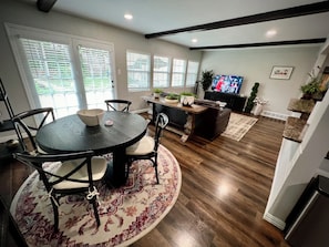 Dining - Epic MOVIE ROOM Escape by Rangers & AT&T Stadium, Six Flags, and DFW Airport! (Grand Prairie)