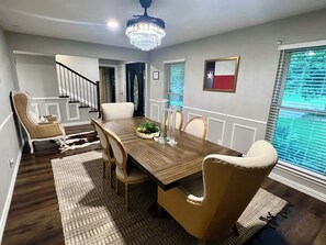 Dining - Epic MOVIE ROOM Escape by Rangers & AT&T Stadium, Six Flags, and DFW Airport! (Grand Prairie)