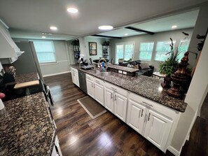 Fridge, microwave, oven, stovetop - Epic MOVIE ROOM Escape by Rangers & AT&T Stadium, Six Flags, and DFW Airport! (Grand Prairie)