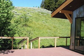 Property grounds - Stars and Serenity, Connection or Off Grid, welcome to Mission Meadows Retreat! (Livingston)