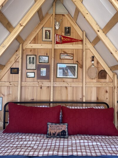 Hillside: Cozy offgrid cabin near Cooperstown, NY
