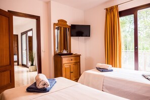 4 chambres, fer et planche à repasser, Wi-Fi gratuit, draps fournis