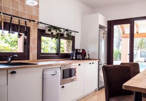 冷蔵庫、電子レンジ、オーブン、食器洗い機