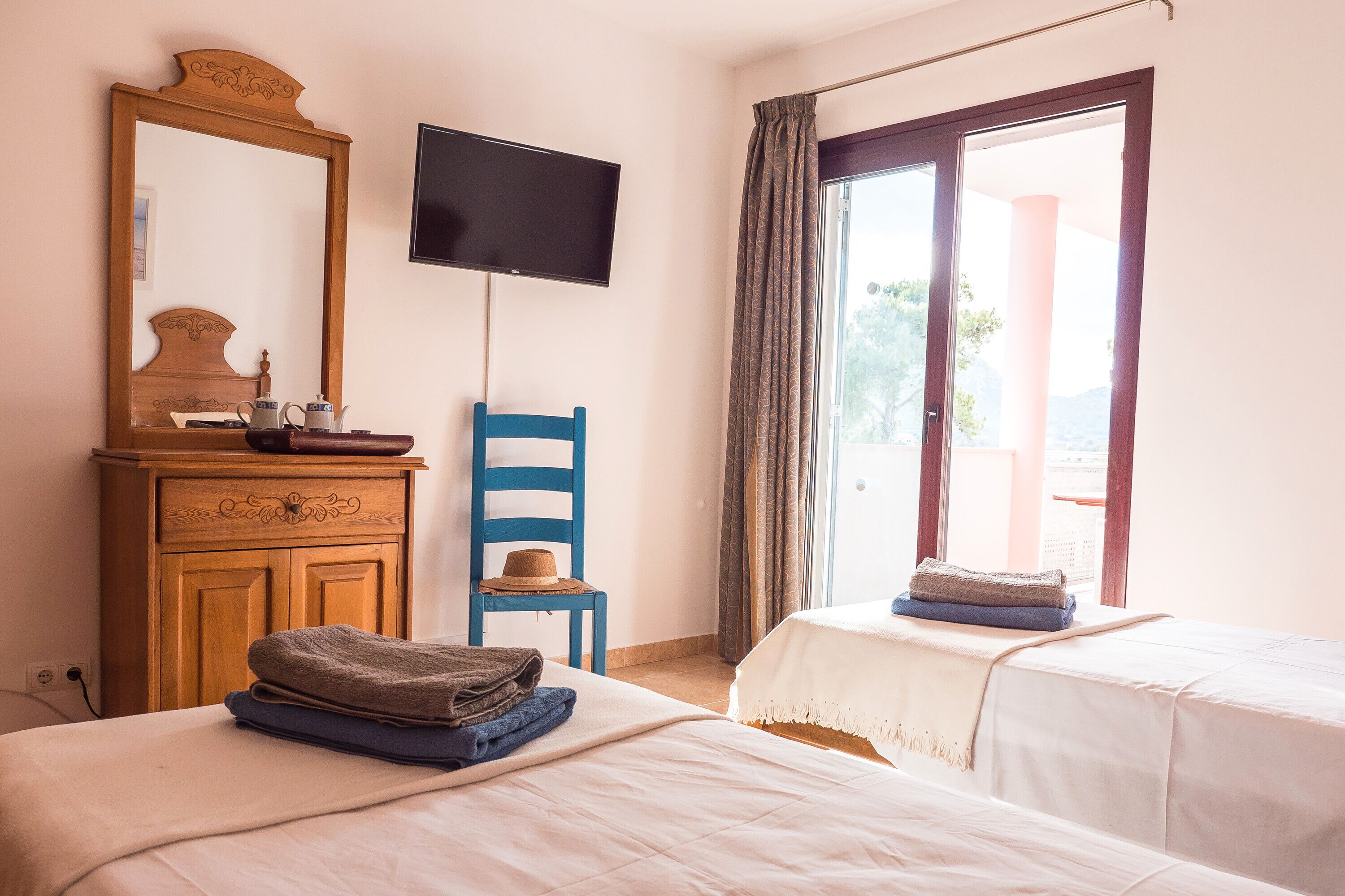 4 habitaciones, tabla de planchar con plancha y wifi gratis 