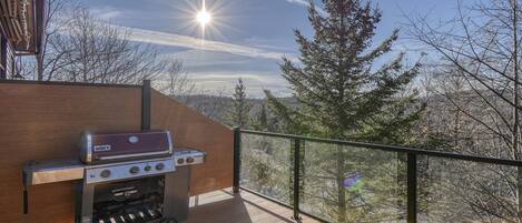 Deluxe Condo, Balcony, Mountain View | Terrace/patio