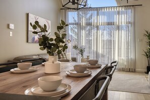 Deluxe Condo, Balcony, Mountain View | Living area