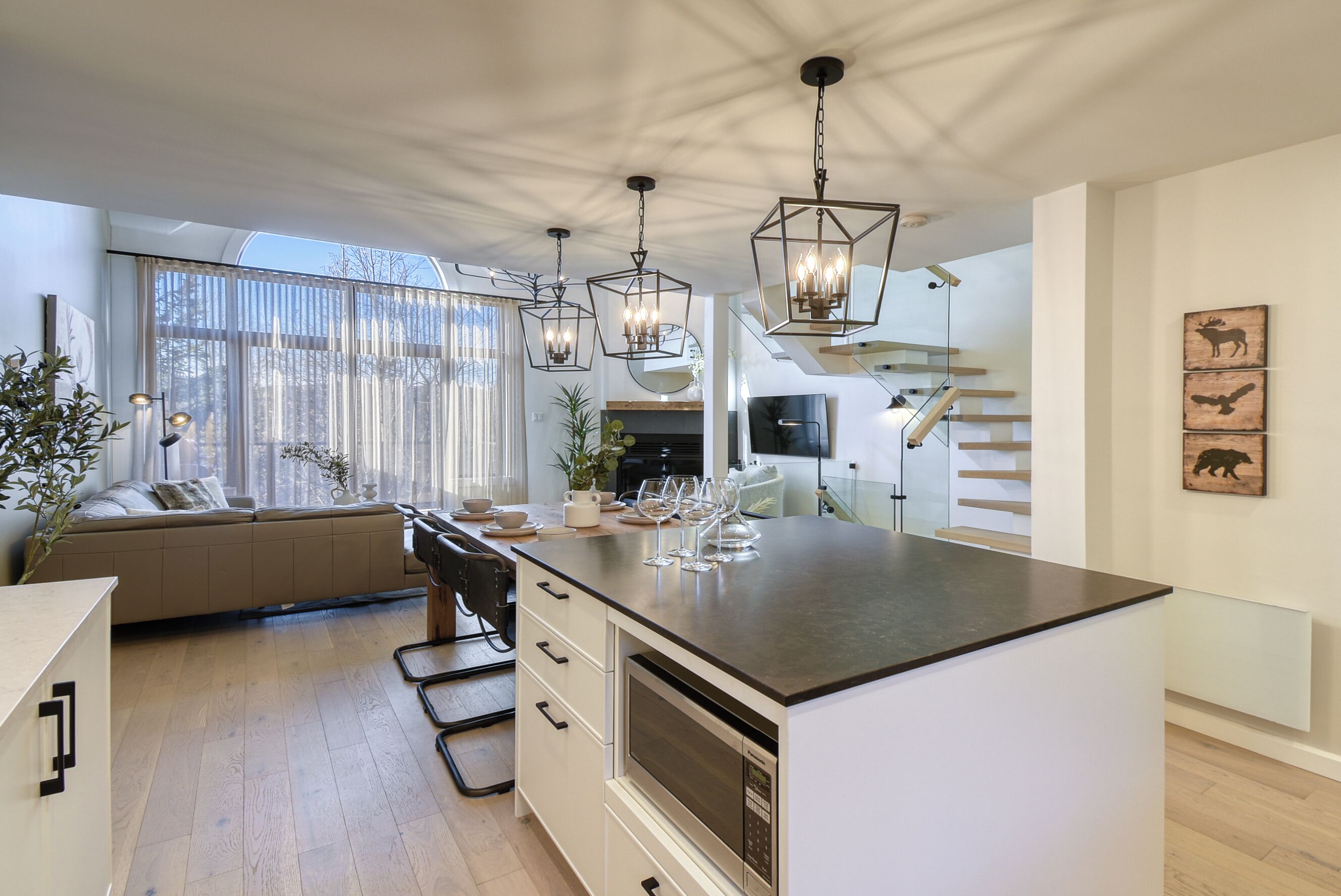 Deluxe Condo, Balcony, Mountain View | Private kitchen | Full-sized fridge, microwave, oven, stovetop