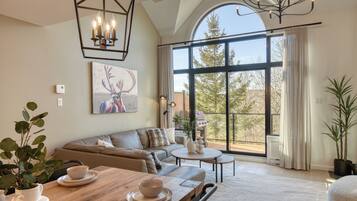 Deluxe Condo, Balcony, Mountain View | Living area