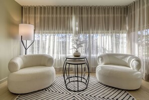 Deluxe Condo, Balcony, Mountain View | Living area